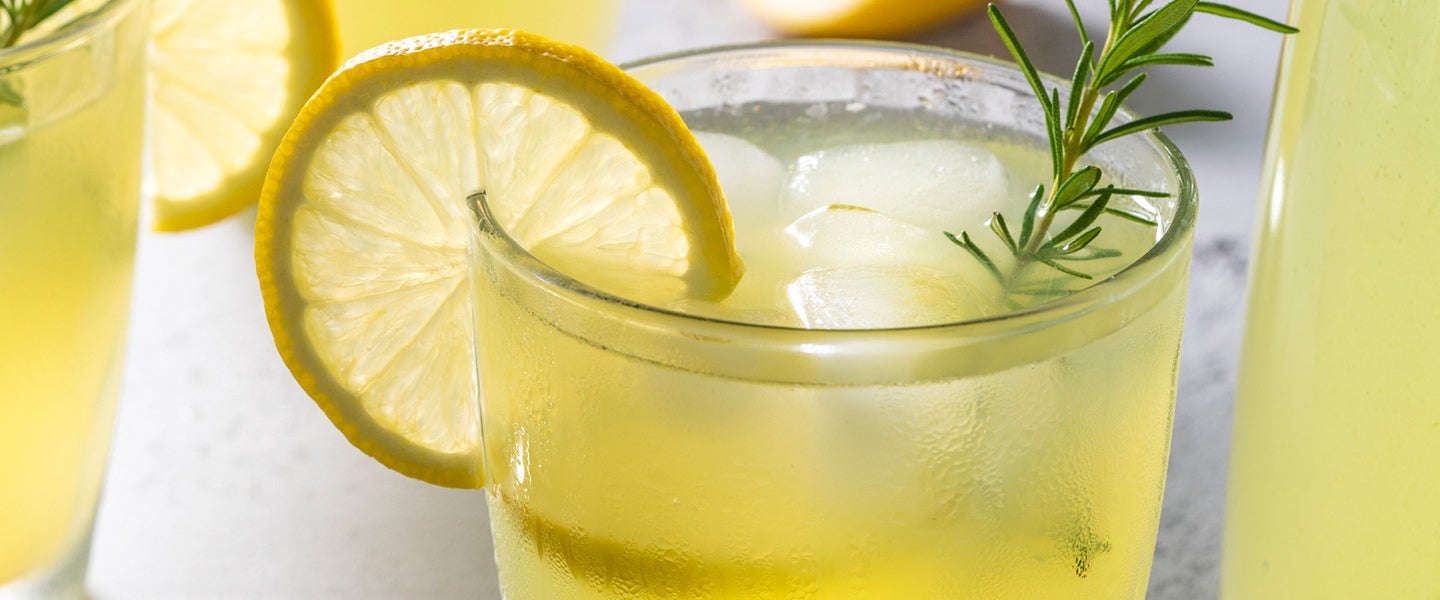 glasses of lemonade with lemon slice